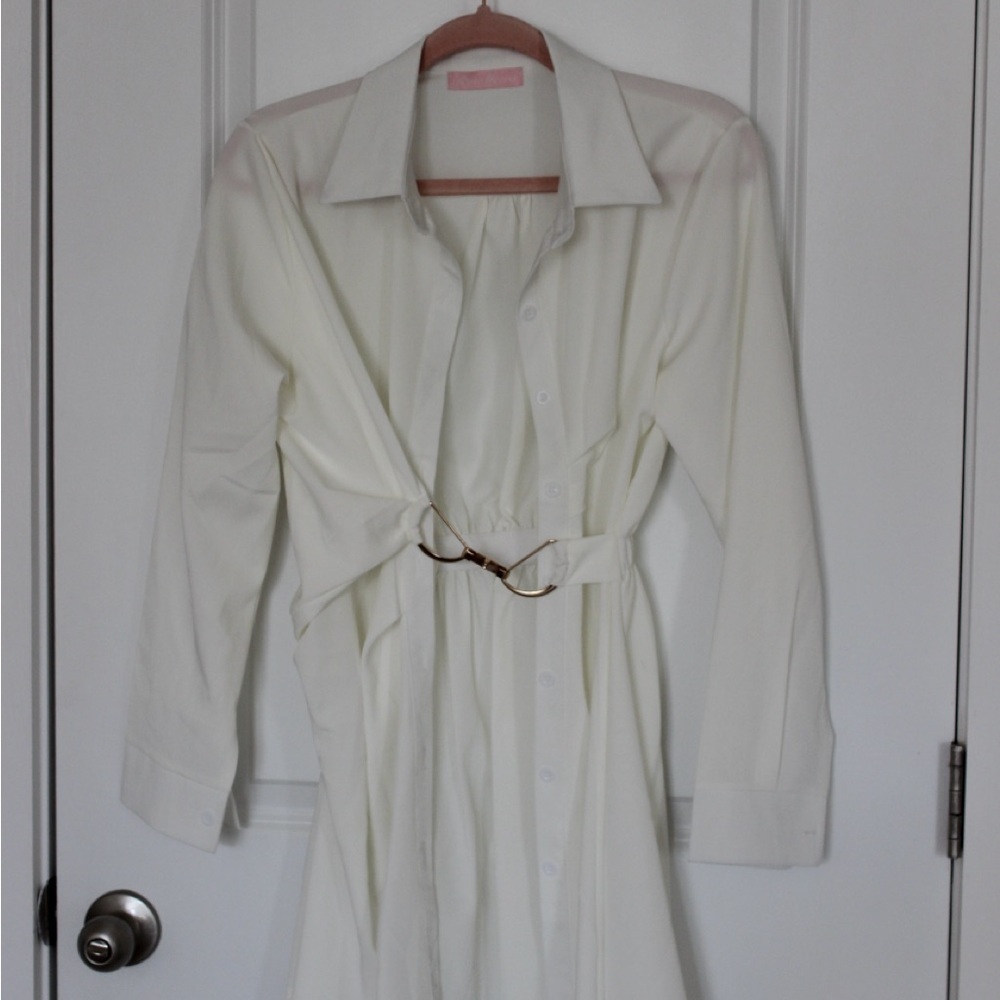 Blouse with metal tie on waist